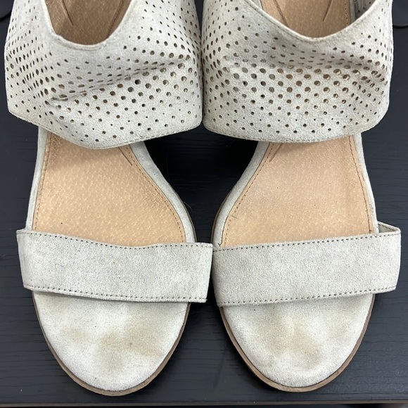 Beige open toe bootie - Picture 2 of 7